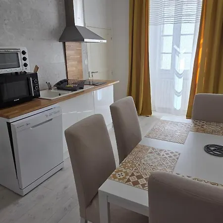La Demeure Des Artistes - Quartier Historique Holiday home Saintes